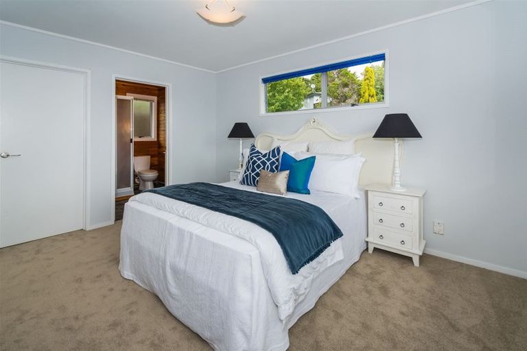 Photo of property in 4 Bonito Place, Bayview, Auckland, 0629