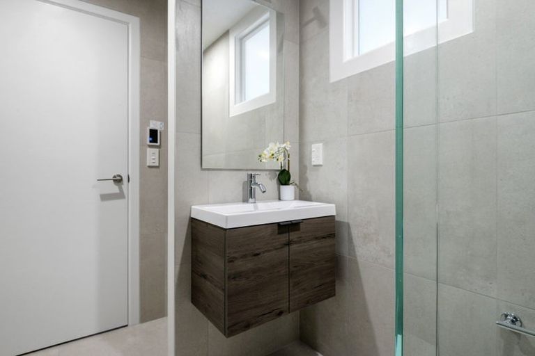 Photo of property in 1c/12 Selwyn Road, Cockle Bay, Auckland, 2014