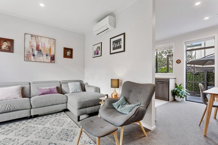 Photo of property in 10 Uku Lane, Hobsonville, Auckland, 0616