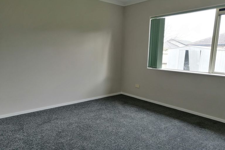 Photo of property in 12 Mellefont Close, East Tamaki Heights, Auckland, 2016