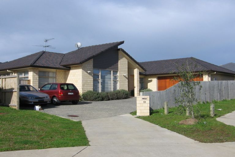 Photo of property in 16 Oswald Close, Flat Bush, Auckland, 2016
