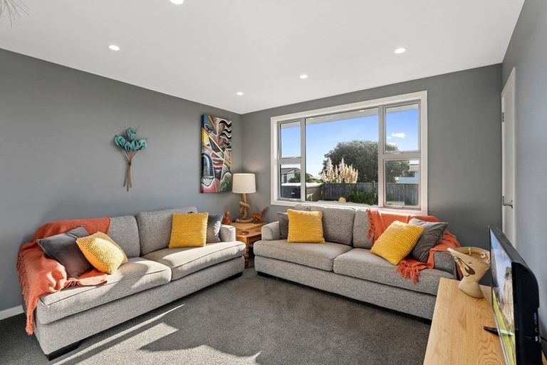 Photo of property in 17 Moana Street, Otaki Beach, Otaki, 5512