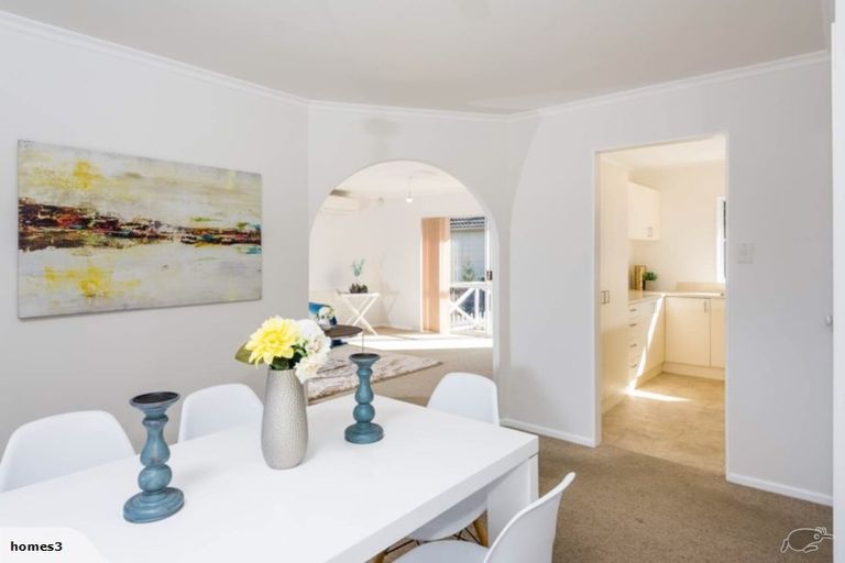 Photo of property in 1/71 Browns Bay Road, Browns Bay, Auckland, 0630