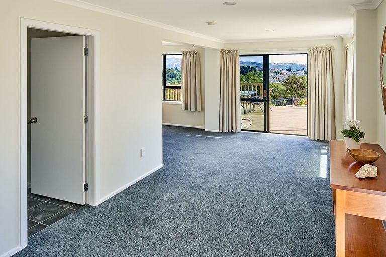 Photo of property in 22 Staysail Place, Whitby, Porirua, 5024