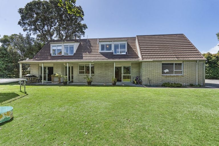 Photo of property in 1138 South Road, Oakura, 4314