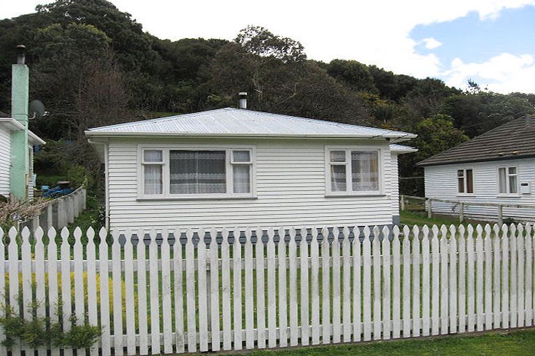 Photo of property in 10 Kowhai Street, Wainuiomata, Lower Hutt, 5014