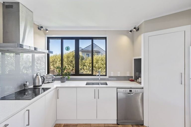 Photo of property in 21 Deanna Drive, West Harbour, Auckland, 0618