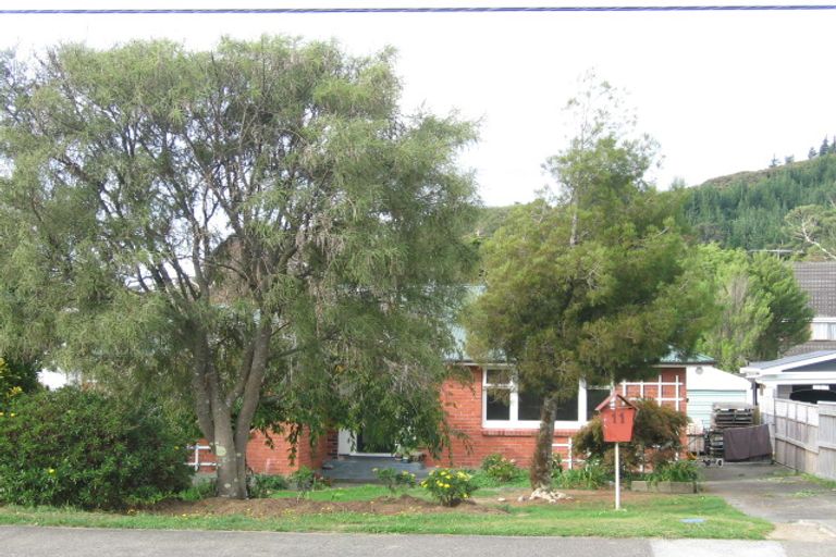 Photo of property in 11 Montgomery Crescent, Clouston Park, Upper Hutt, 5018
