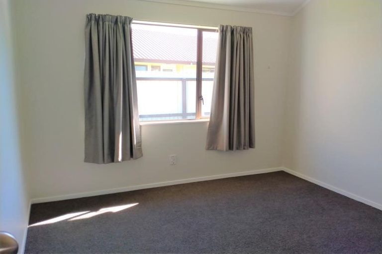 Photo of property in 2/12 Beveridge Place, Greenmeadows, Napier, 4112