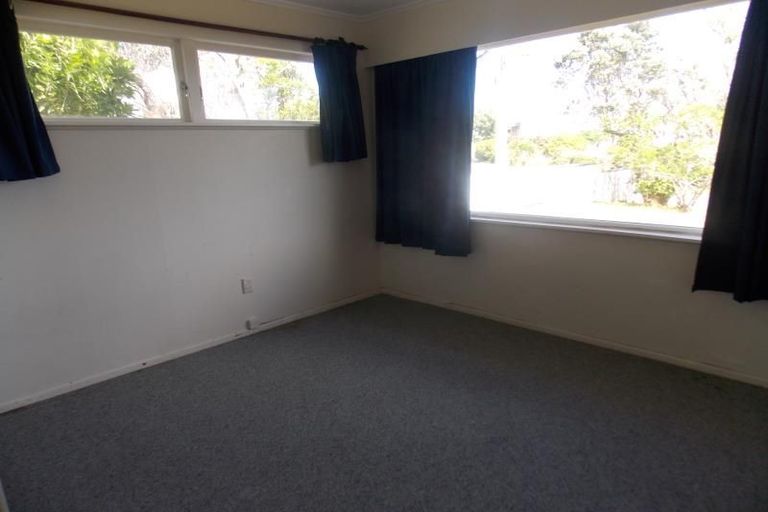 Photo of property in 15 Bancroft Terrace, Newlands, Wellington, 6037