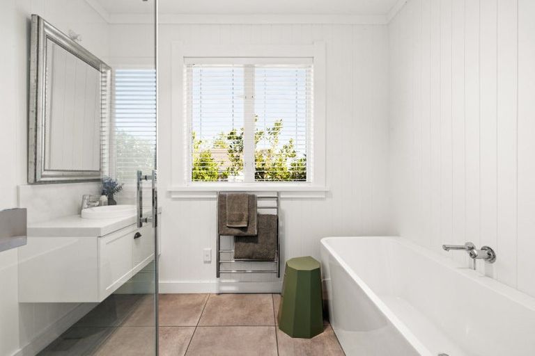 Photo of property in 8 Emerald Hill, Havelock North, 4130