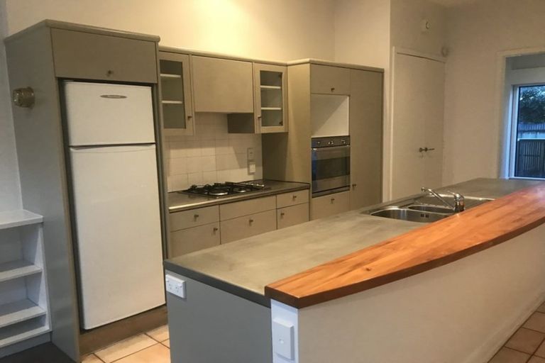 Photo of property in 2/28 Hobson Street, Thorndon, Wellington, 6011