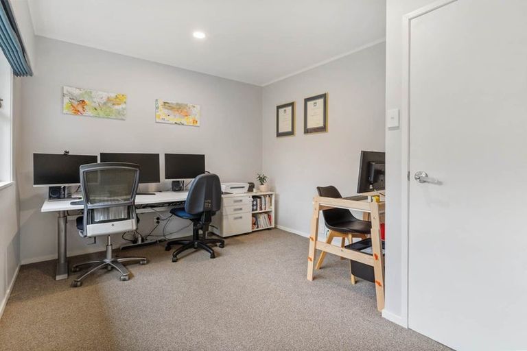 Photo of property in 7 Blyton Lane, Pakuranga Heights, Auckland, 2010