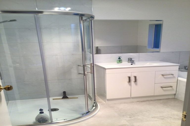 Photo of property in 2/11 Gloria Avenue, Te Atatu Peninsula, Auckland, 0610