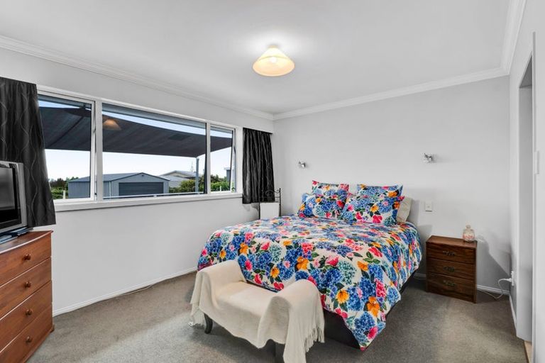 Photo of property in 47 Nevada Drive, Merrilands, New Plymouth, 4312