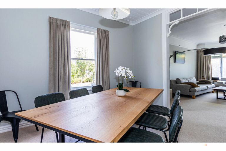 Photo of property in 43 Rhodes Street, Waimate, 7924