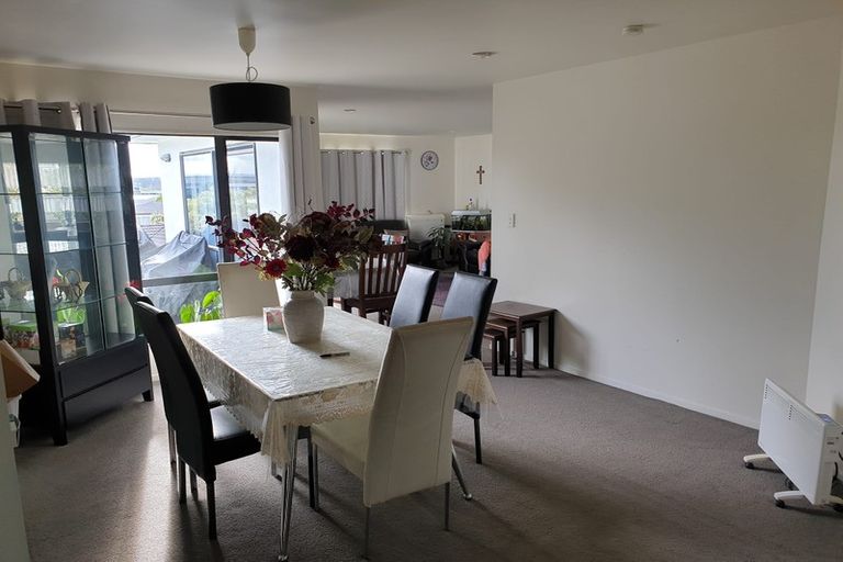 Photo of property in 12 Black Teal Close, Unsworth Heights, Auckland, 0632