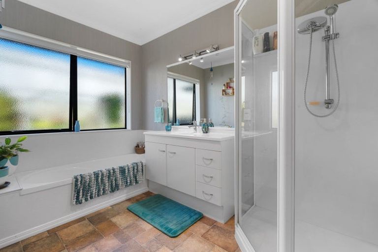 Photo of property in 60 Oteki Park Drive, Welcome Bay, Tauranga, 3112