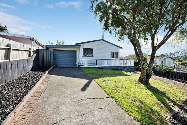 Photo of property in 43 Aldern Road, Massey, Auckland, 0614