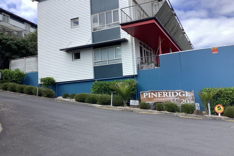 Photo of property in 1d/20 Ian Marwick Place, Birkenhead, Auckland, 0626