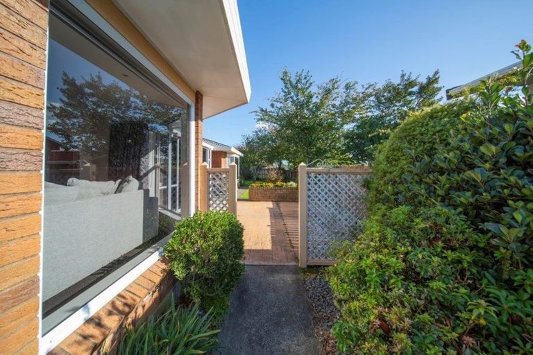 Photo of property in 28 Nikau Street, Inglewood, 4330