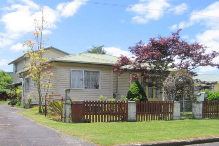 Photo of property in 16 Esplanade, Taumarunui, 3920