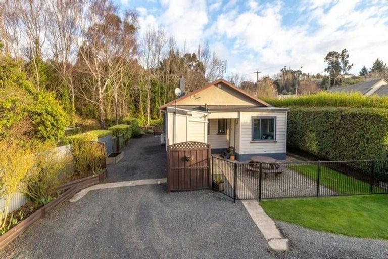 Photo of property in 101 Main South Road, Green Island, Dunedin, 9018