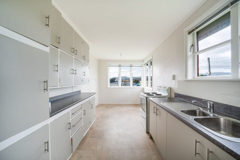 Photo of property in 2 Hukatai Street, Elsdon, Porirua, 5022