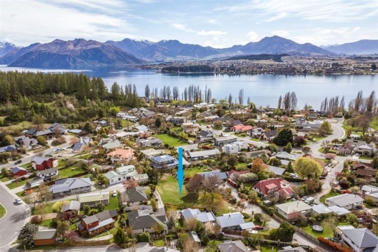 Photo of property in 18 Heuchan Lane, Wanaka, 9305