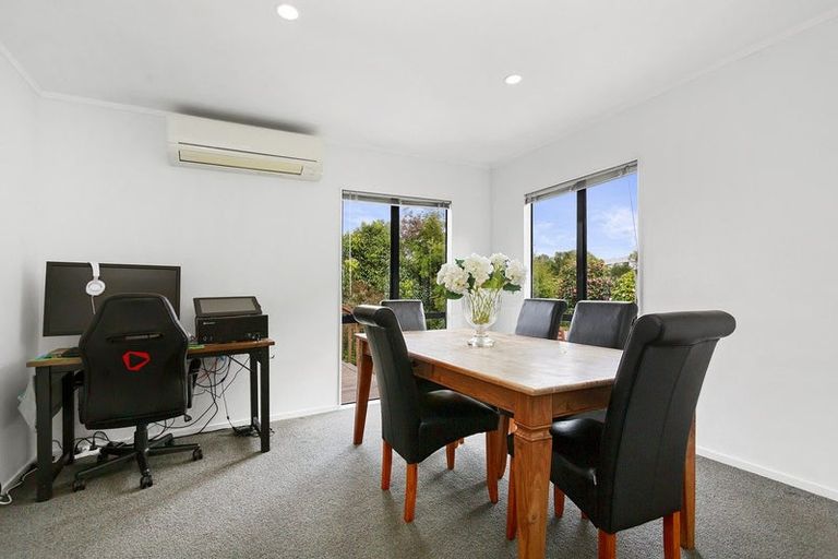 Photo of property in 6 Saunders Close, Whitby, Porirua, 5024