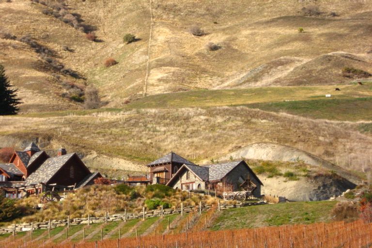 Photo of property in 44 Sicilian Lane, Lake Hayes, Queenstown, 9371