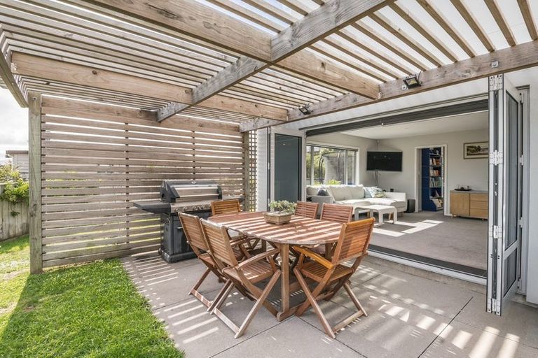 Photo of property in 104 Navigation Drive, Whitby, Porirua, 5024