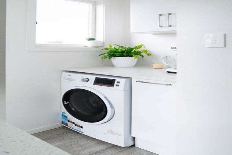 Photo of property in 1/18 Crosby Road, West Harbour, Auckland, 0618