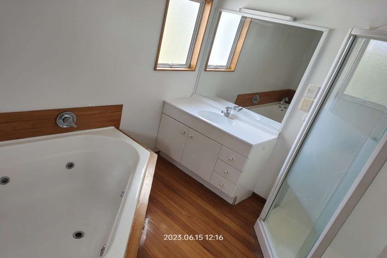 Photo of property in 16 Elsfield Place, Torbay, Auckland, 0630