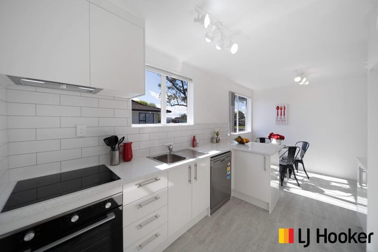 Photo of property in 3/10 Penion Drive, Flat Bush, Auckland, 2023