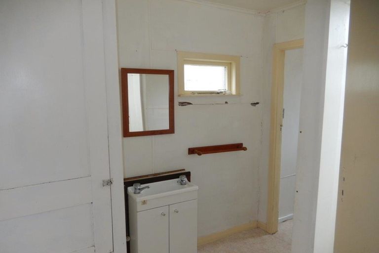 Photo of property in 15 Campbells Track, Lake Roxburgh Village, Roxburgh, 9571