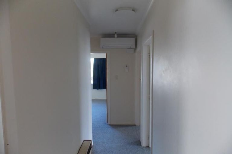 Photo of property in 15 Bancroft Terrace, Newlands, Wellington, 6037