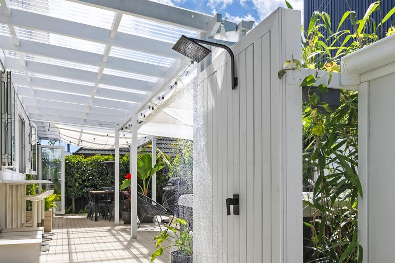 Photo of property in 17 Phoenix Avenue, Hokowhitu, Palmerston North, 4410