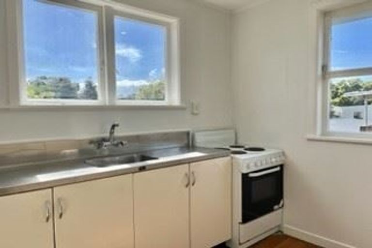 Photo of property in 72 Hepburn Road, Glendene, Auckland, 0602