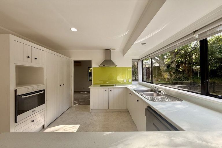 Photo of property in 53 Mirrabooka Avenue, Botany Downs, Auckland, 2010
