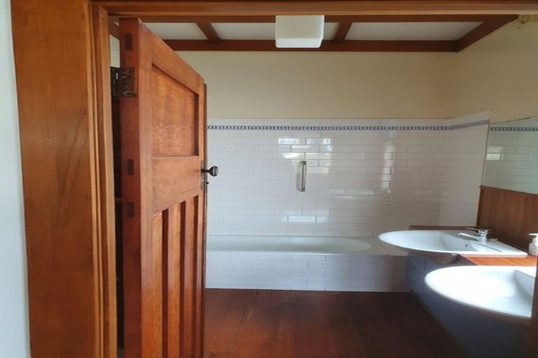 Photo of property in 10 Duders Avenue, Devonport, Auckland, 0624