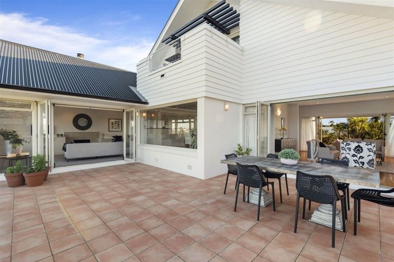 Photo of property in 25 Sylvan Avenue, Northcote, Auckland, 0627