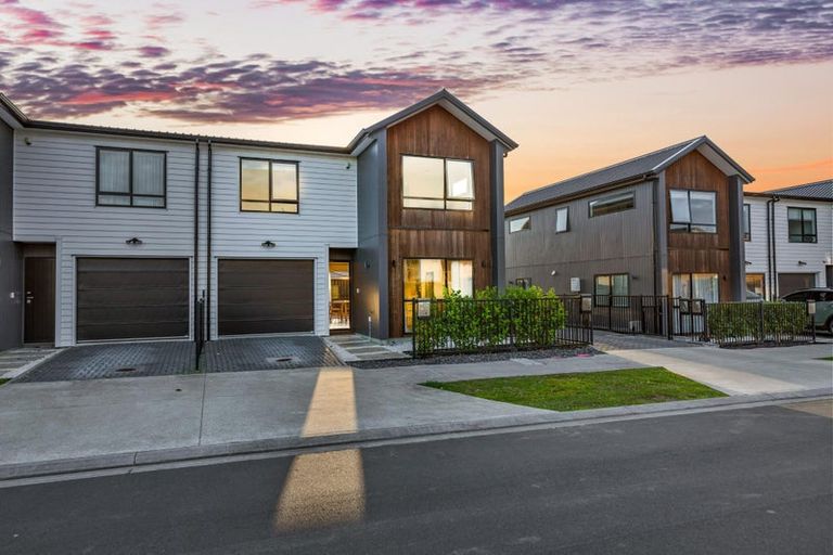 Photo of property in 24 Lumbarda Drive, Kumeu, 0810