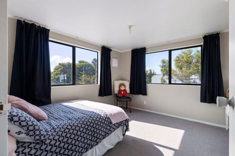 Photo of property in 16 Gladys Place, Kelvin Grove, Palmerston North, 4414