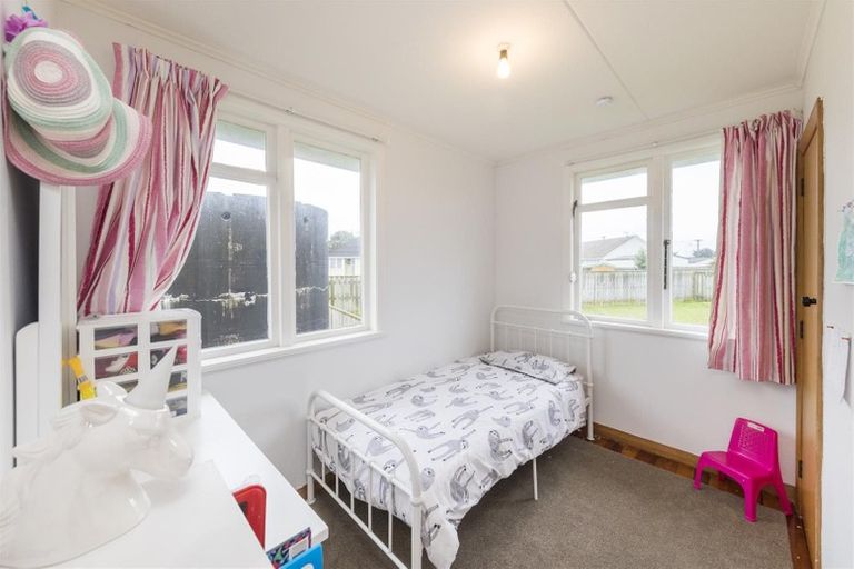 Photo of property in 9 Holland Crescent, Bulls, 4818