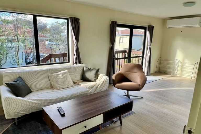 Photo of property in 2/10 Belmont Terrace, Milford, Auckland, 0620