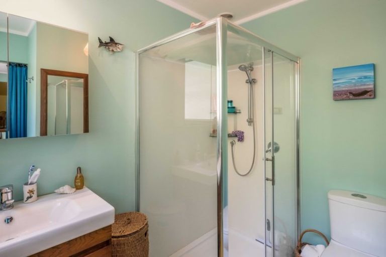 Photo of property in 40 Melrose Road, Island Bay, Wellington, 6023