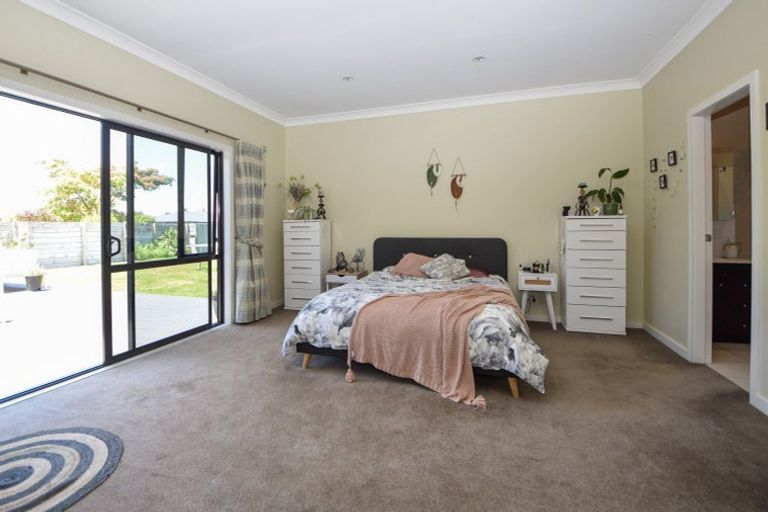 Photo of property in 18 Carrington Drive, Carterton, 5713