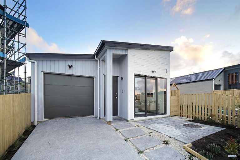 Photo of property in 71 Puwha Street, Massey, Auckland, 0614