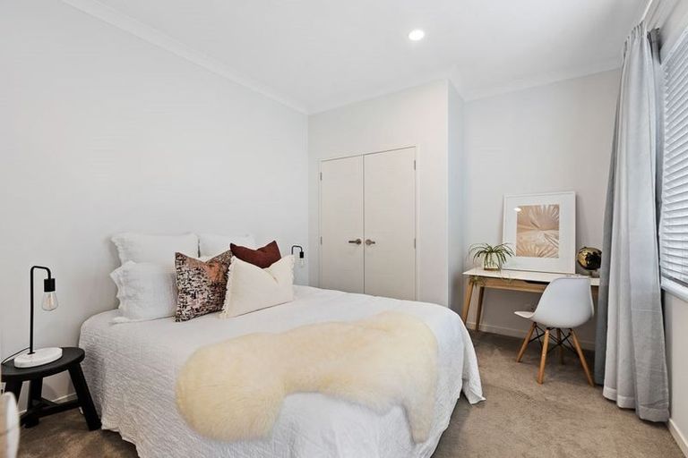 Photo of property in 9 Walter Ruddock Avenue, Kumeu, 0810